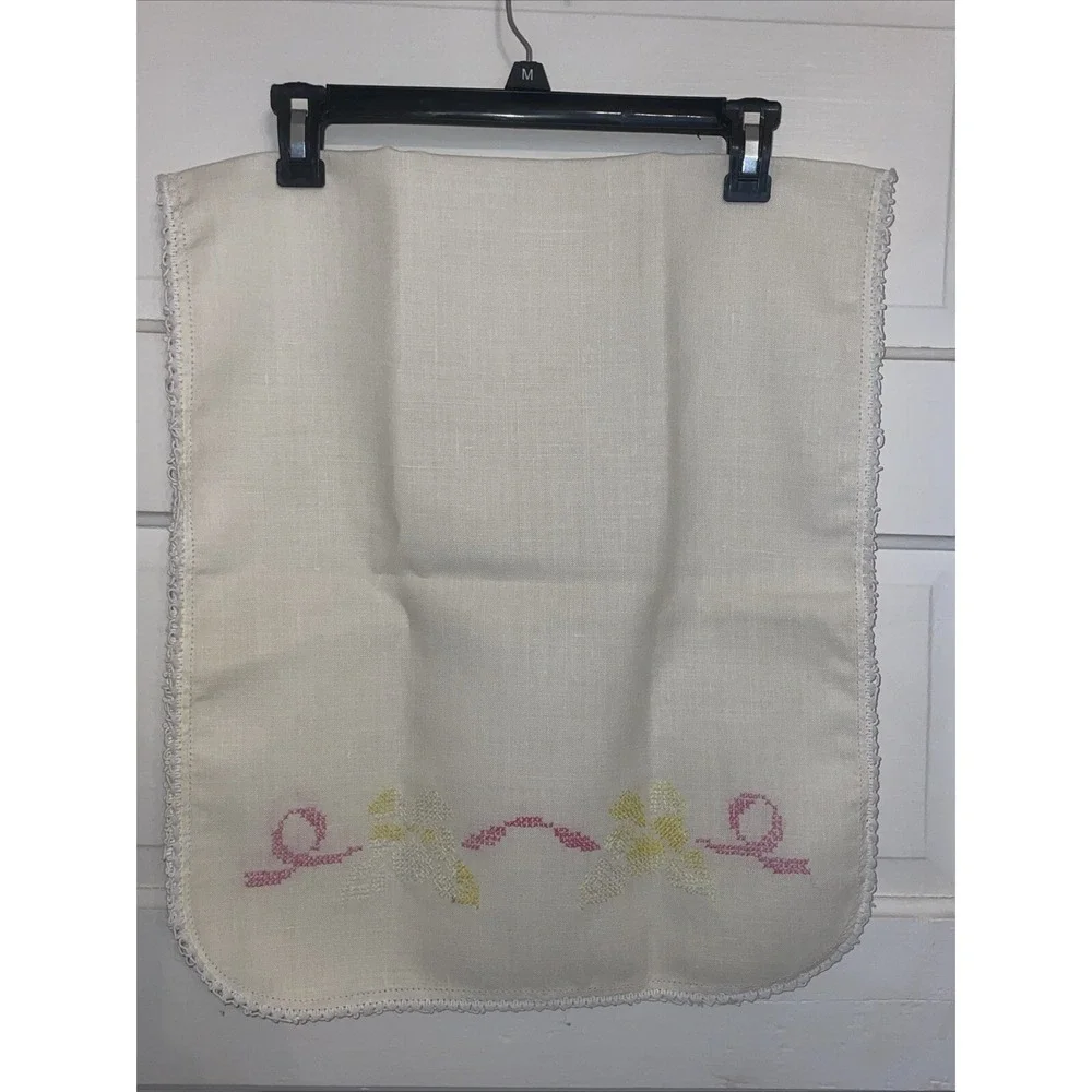 Rectangular Dresser Scarf Runner Embroidered With Crochet Trim‎
